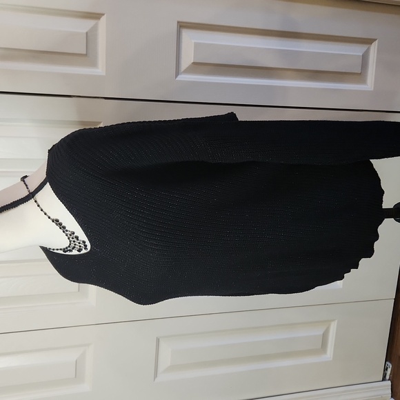 Love Tree, NWOT,  Women's Black sweater, Size Large,  long sleeves - Picture 3 of 9